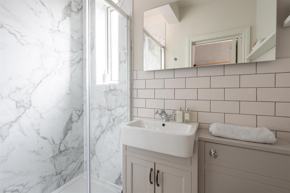 EN SUITE