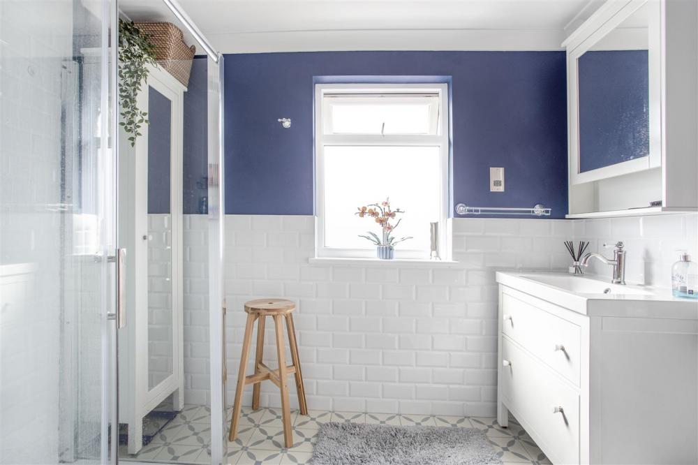 EN SUITE