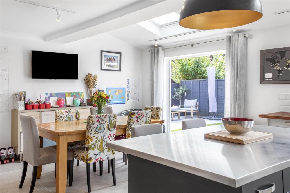 KITCHEN DINER