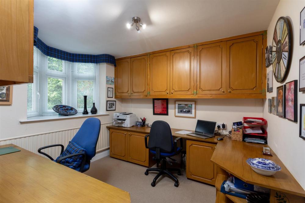 BEDROOM/OFFICE