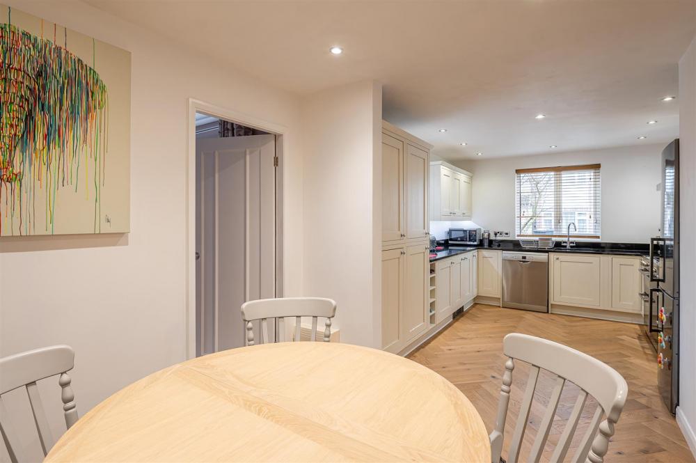 KITCHEN BREAKFAST ROOM