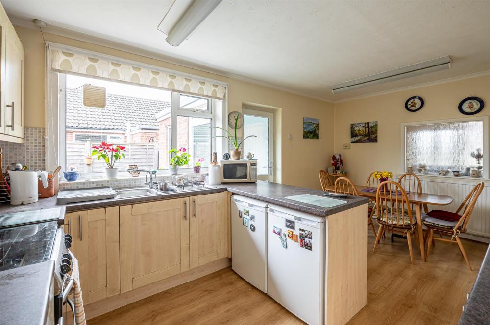 KITCHEN DINING ROOM