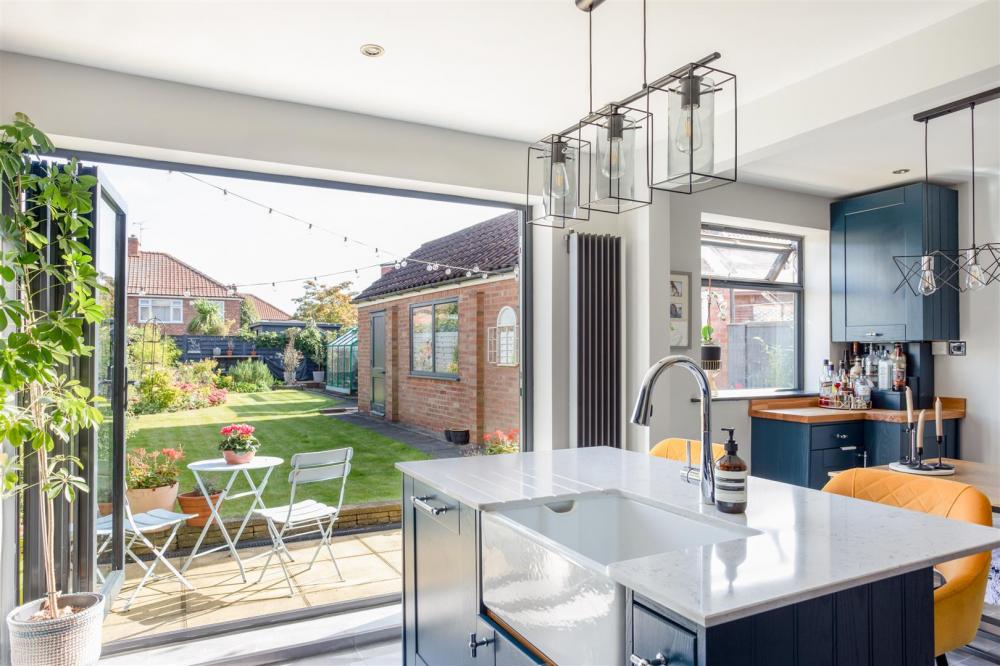 KITCHEN DINING