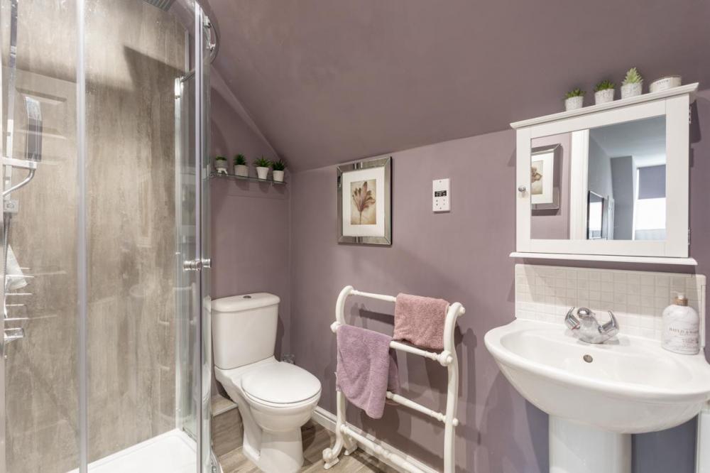 EN SUITE