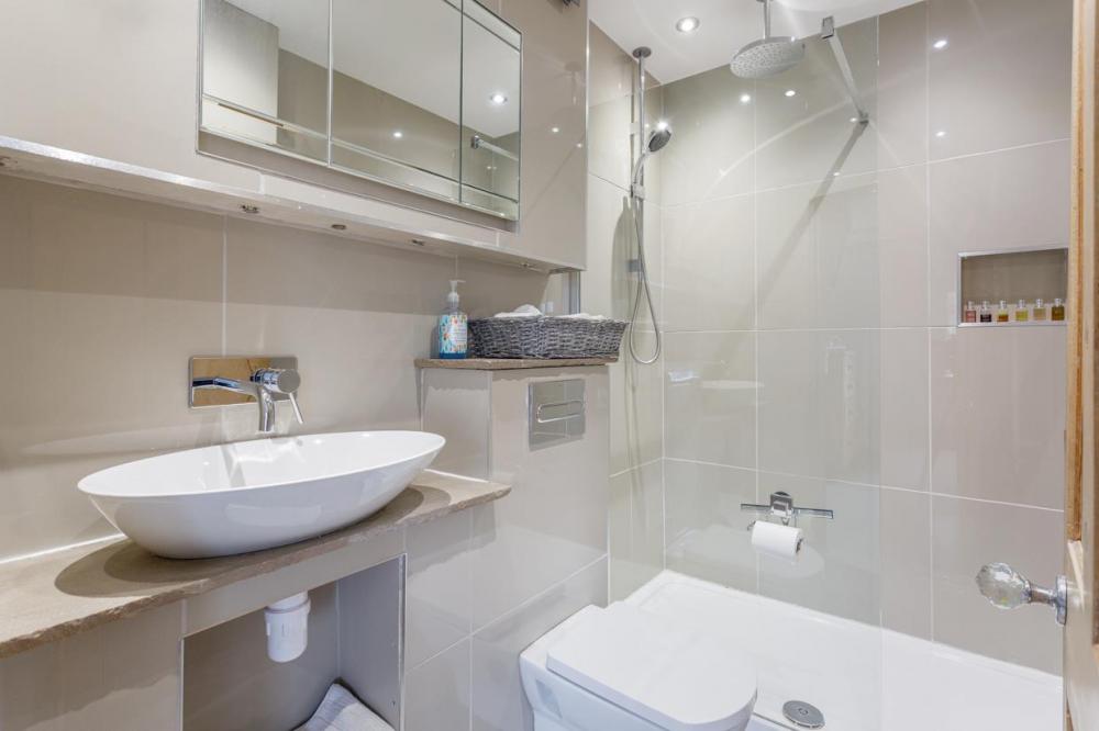 EN SUITE