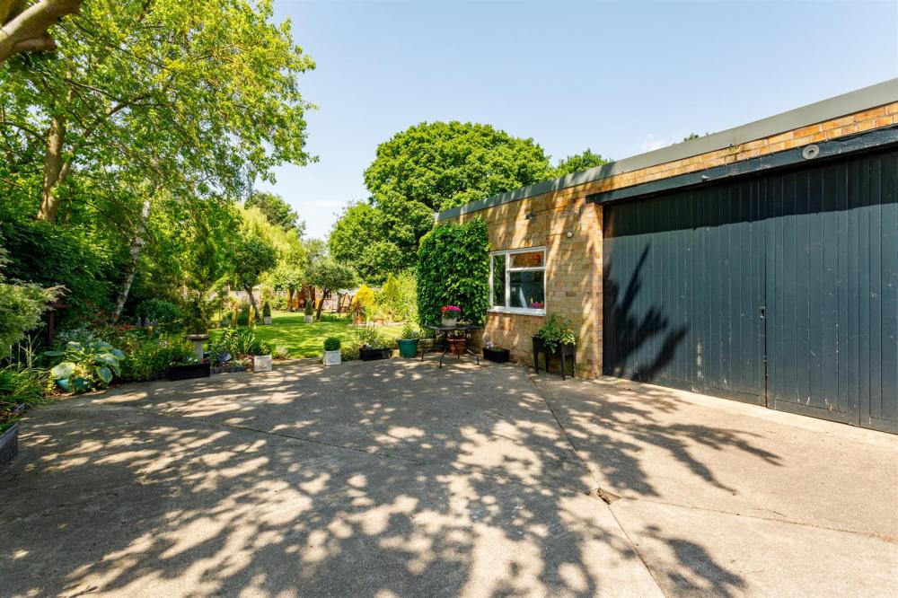 GARAGE