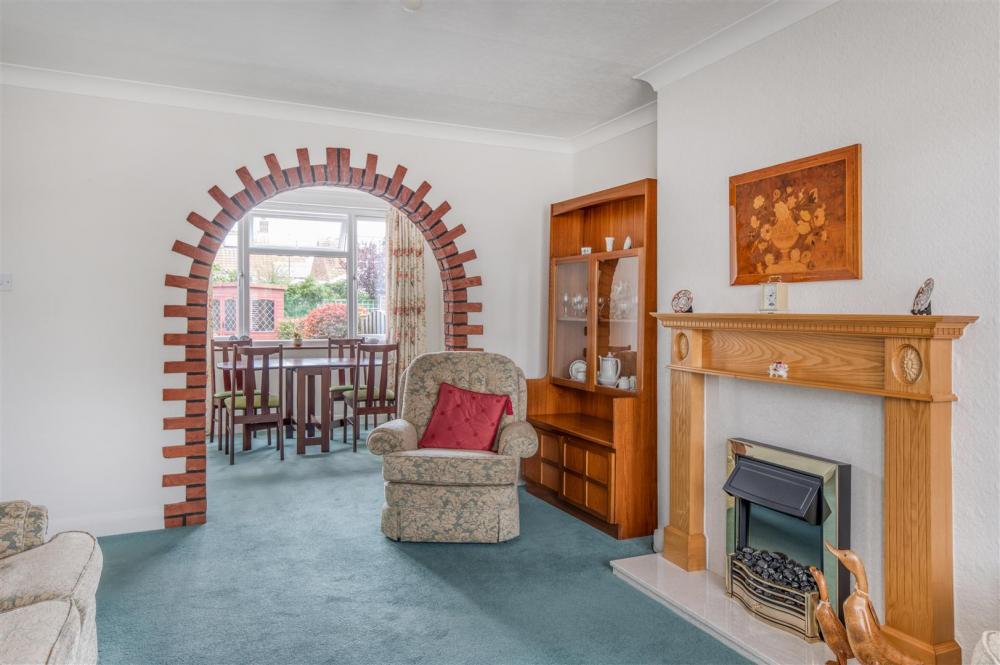 LIVING/DINING ROOM