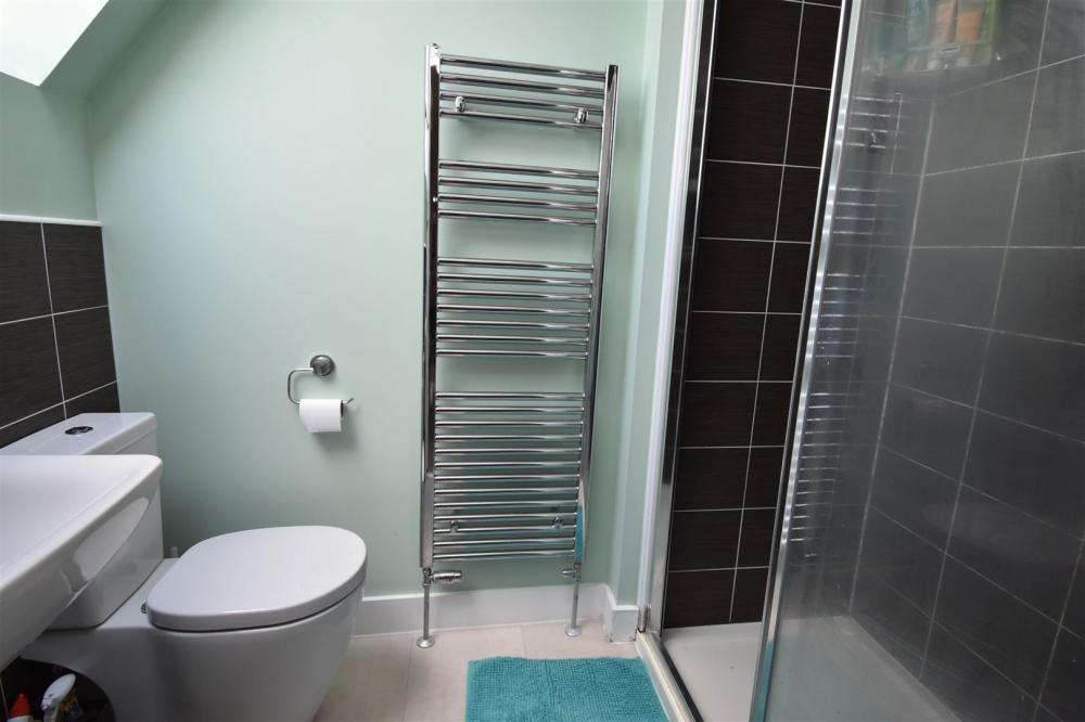 MASTER BEDROOM EN-SUITE