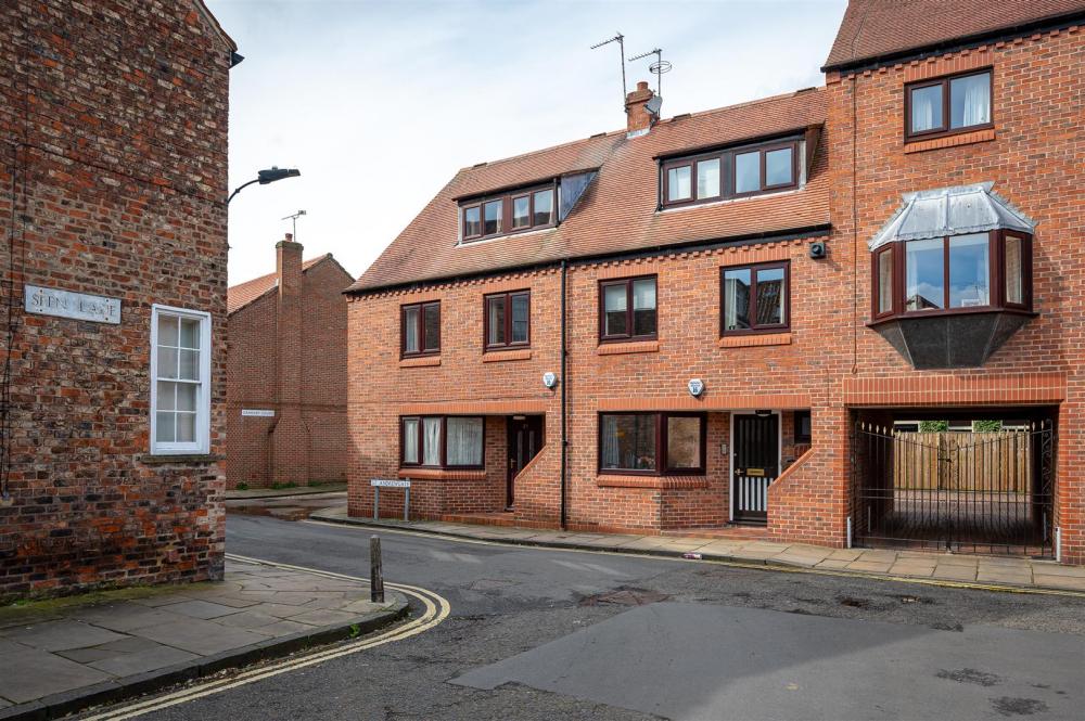 St Andrewgate York Yo1 7br Estate Agent York