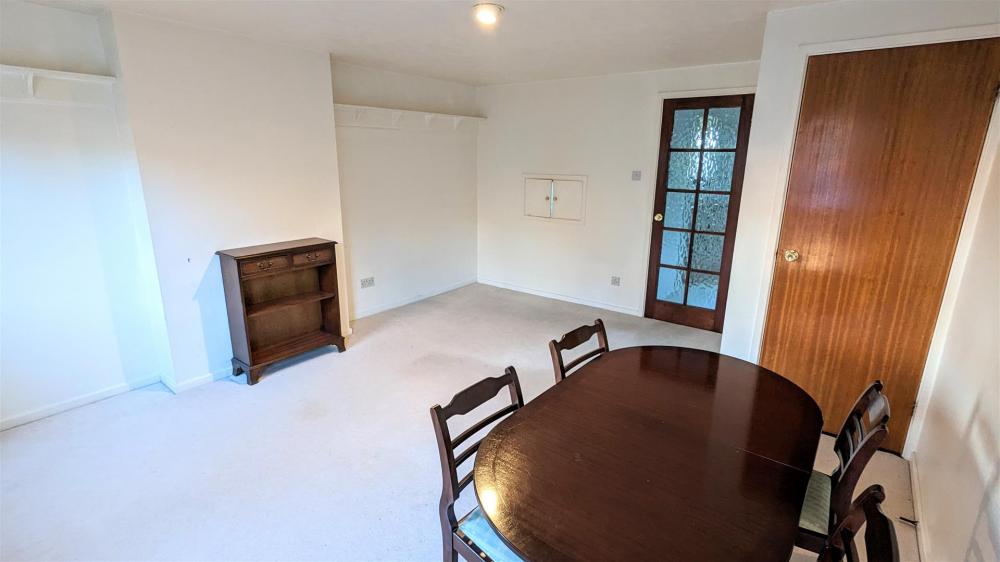 DINING/LIVING ROOM